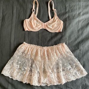Marilyn Monroe by Warners Vintage intimates set in pale pink.